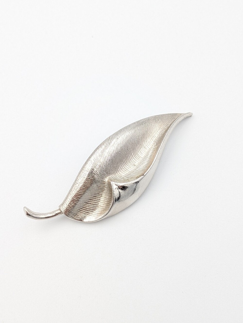 Vintage silver tone leaf brooch pin